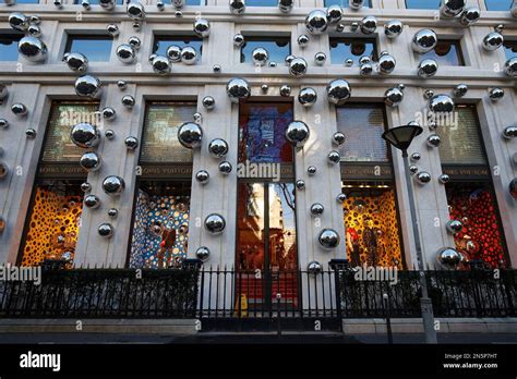 louis vuitton avenue montaigne